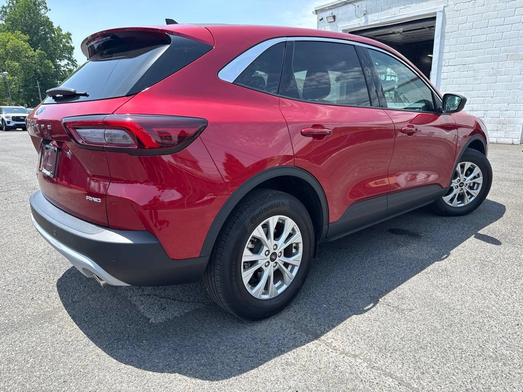 Used 2023 Ford Escape Active w/ Tech Pack #1 AWD/4WD image 4