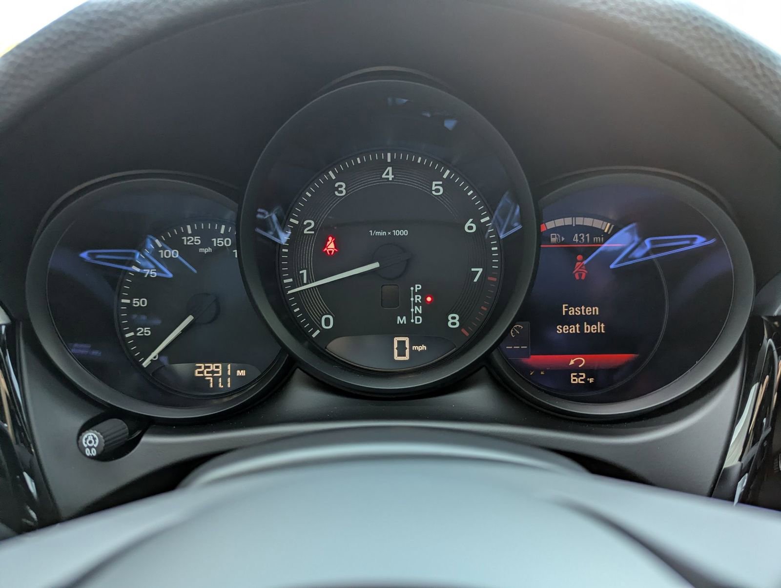 Certified 2025 Porsche Macan image 16