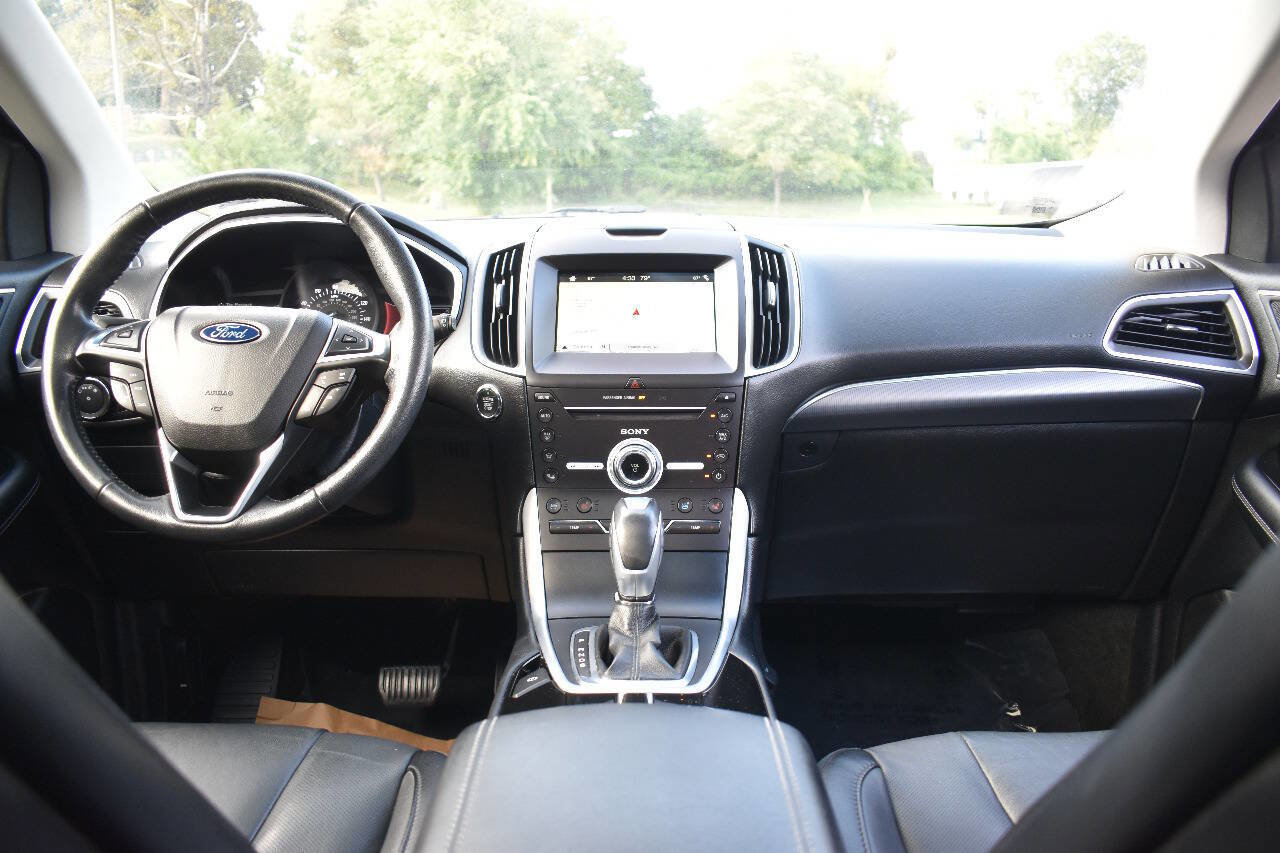 Used 2017 Ford Edge Titanium w/ Equipment Group 301A image 18