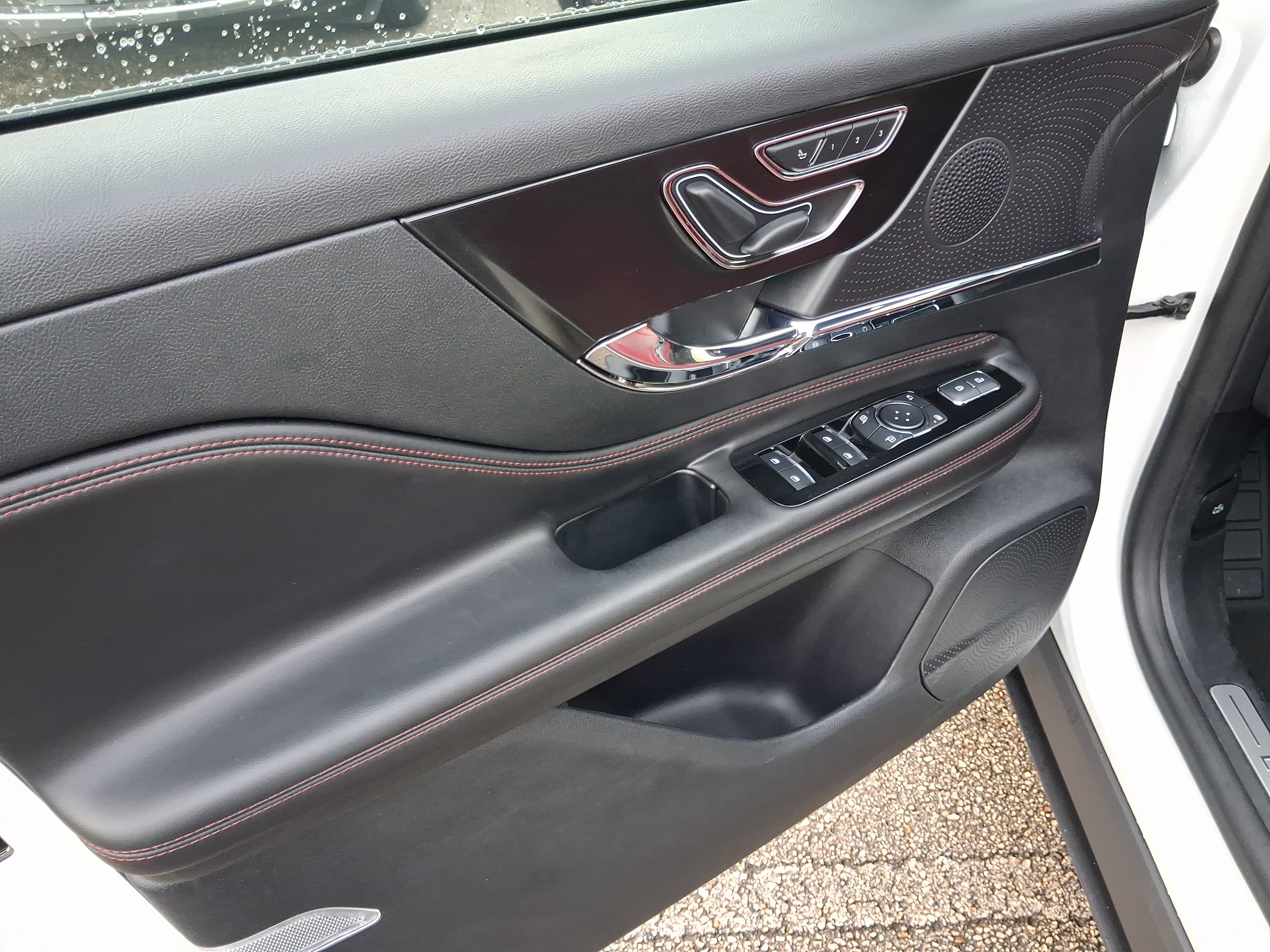 Used 2024 Lincoln Corsair Reserve w/ Jet Appearance Package FWD image 12