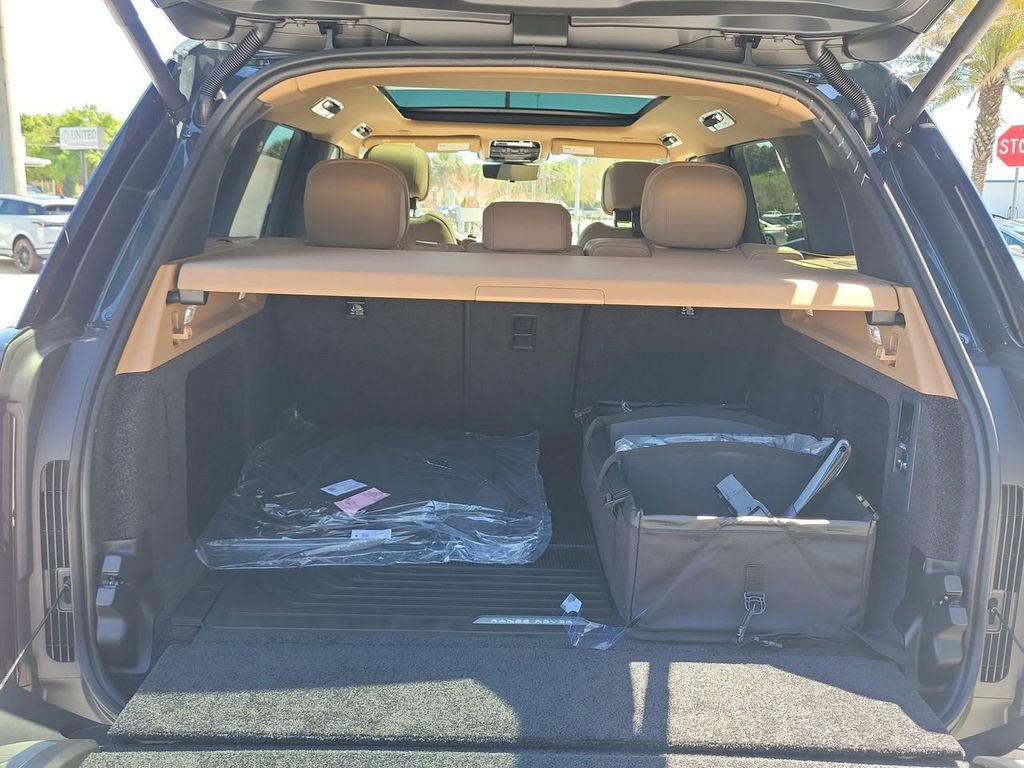 New 2026 Land Rover Range Rover SE image 11