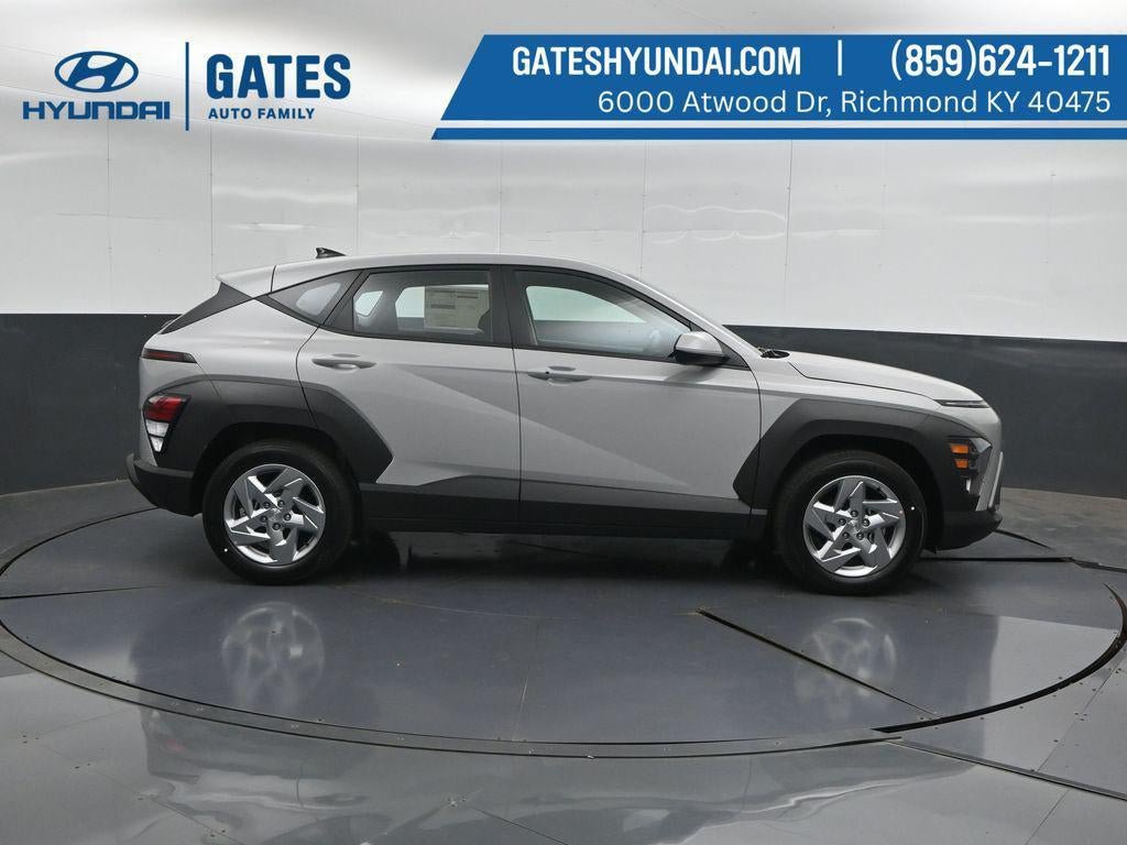 New 2027 Hyundai Kona SE FWD image 3
