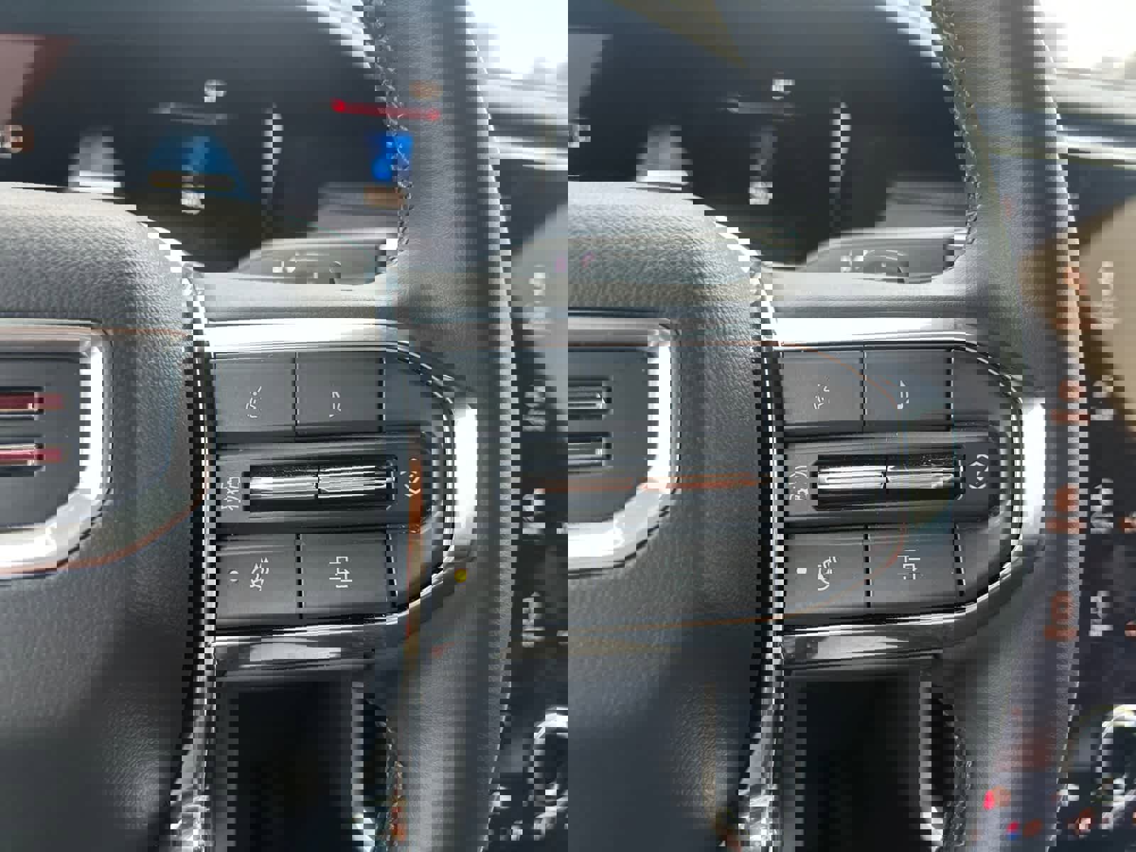 Used 2025 GMC Acadia Elevation image 29