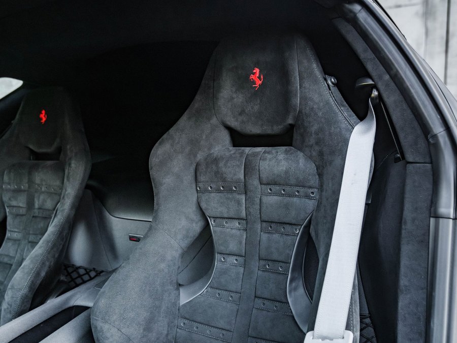 Used 2022 Ferrari 812 Competizione image 17