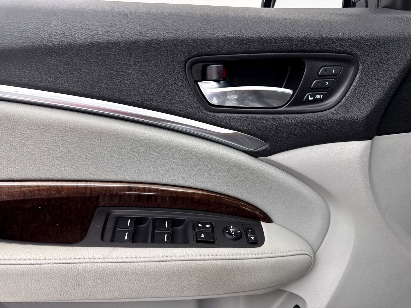 Used 2020 Acura MDX FWD image 23