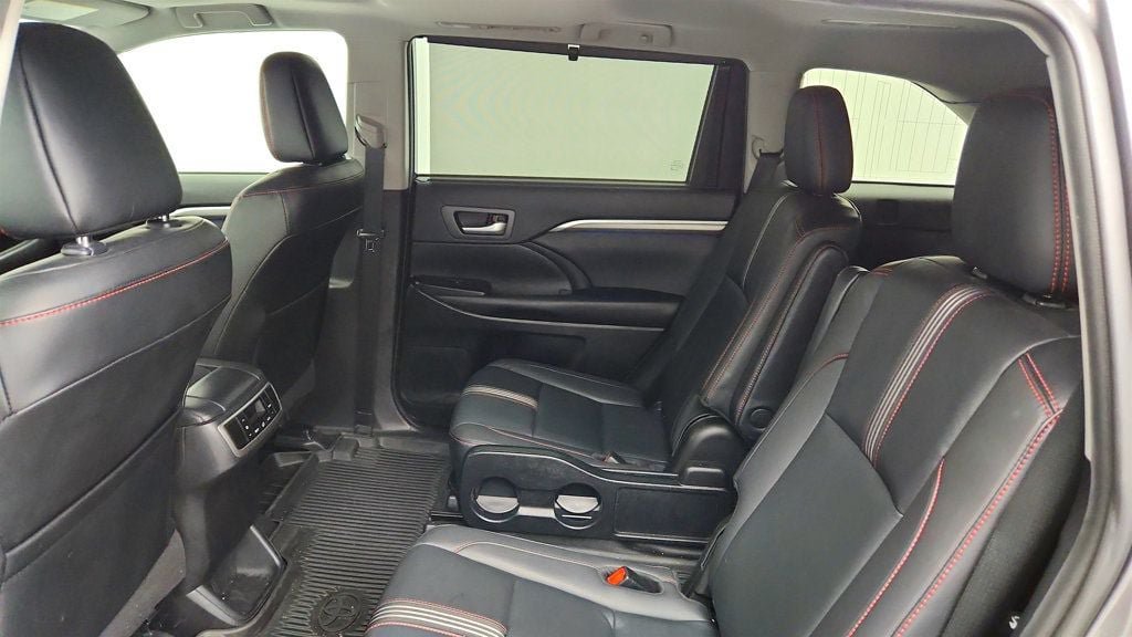 Used 2019 Toyota Highlander SE AWD/4WD image 19