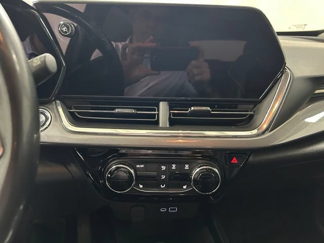 Used 2025 Chevrolet Trax ACTIV FWD image 19
