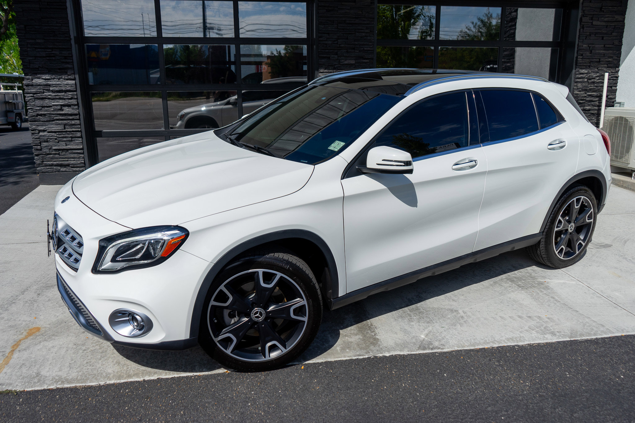 Used 2019 Mercedes-Benz GLA 250 4MATIC image 2