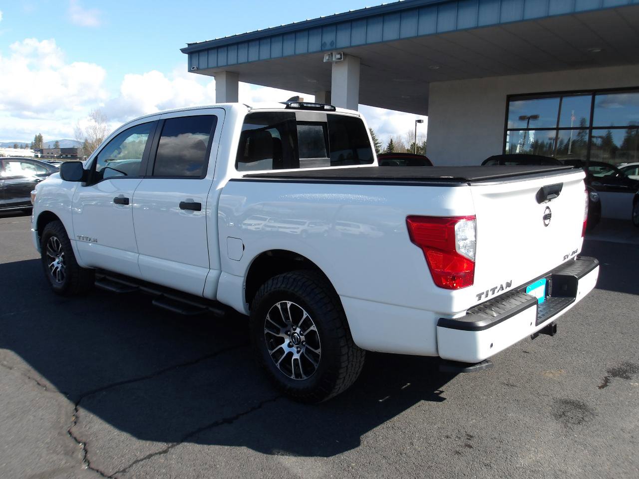 Used 2022 Nissan Titan SV w/ Accessory Utility Package AWD/4WD image 3