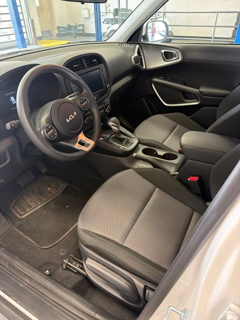 Used 2024 Kia Soul LX w/ Option Group 015 FWD image 2