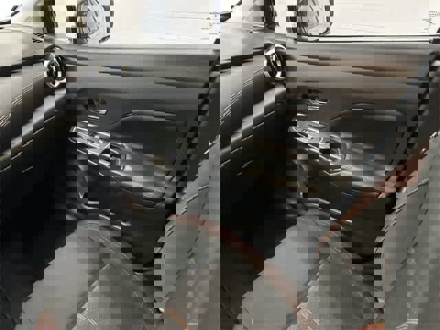 Used 2020 Nissan Versa SR image 13