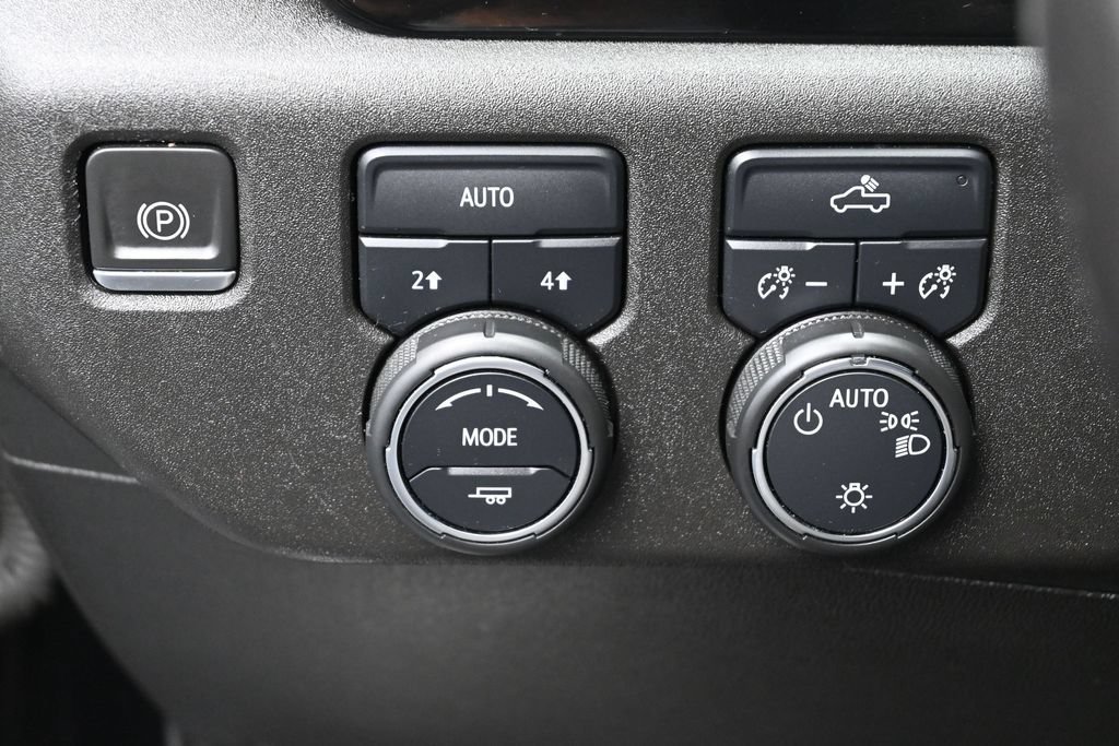 Used 2022 Chevrolet Silverado 1500 LT AWD/4WD image 15