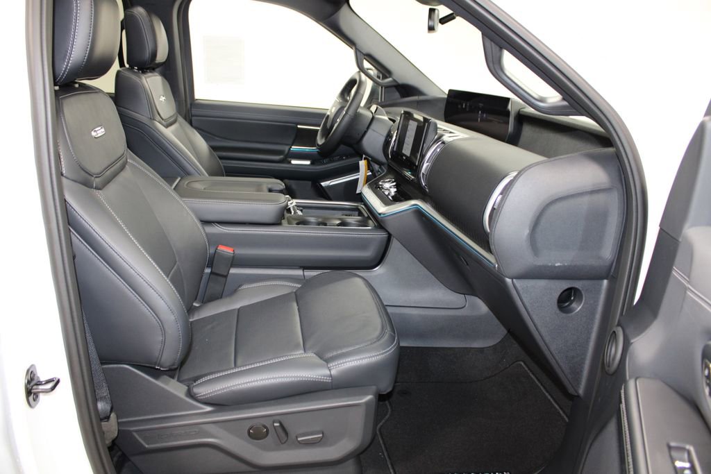 New 2025 Ford Expedition Platinum w/ Stealth Performance Package image 31
