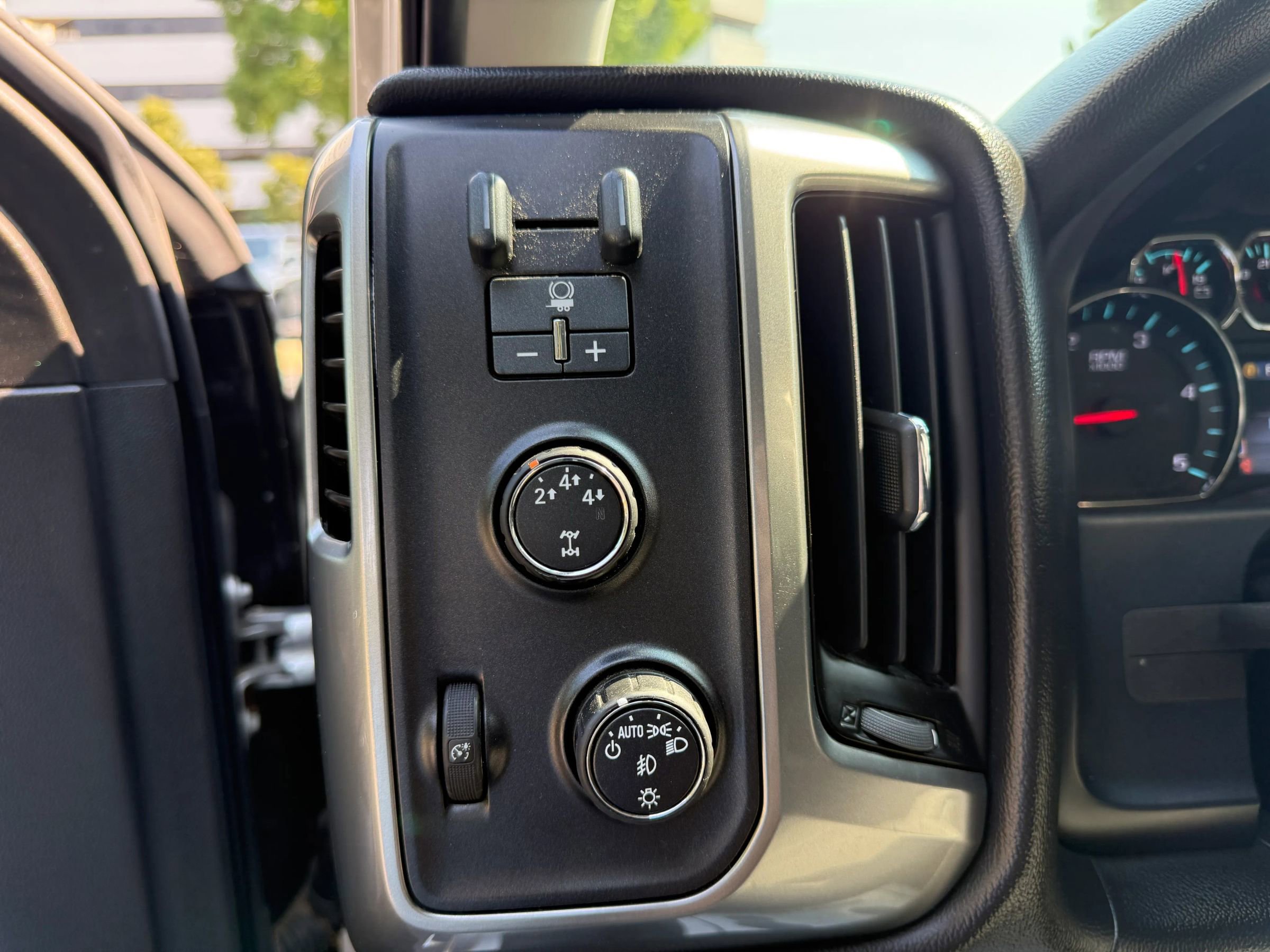 Used 2015 Chevrolet Silverado 2500 LT w/ LT Convenience Package image 21