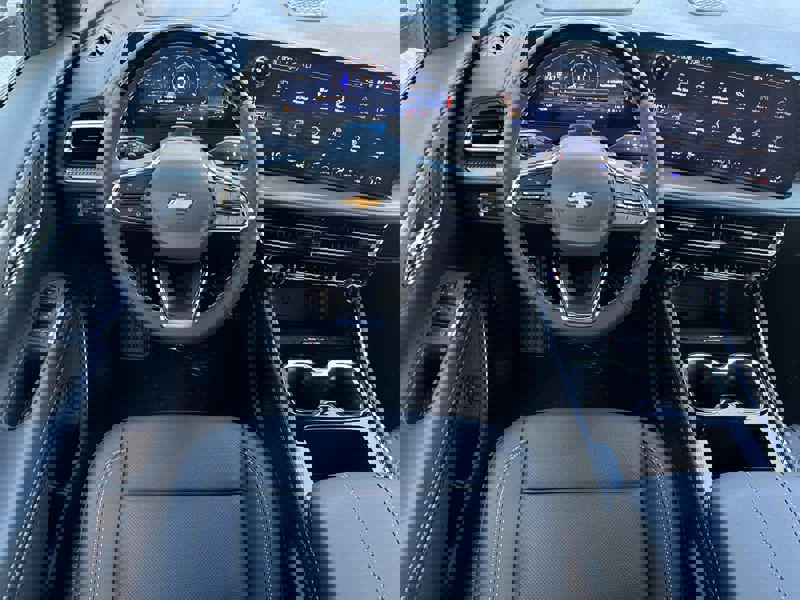 New 2026 Chevrolet Traverse LT w/ Enhanced Driving Package image 13