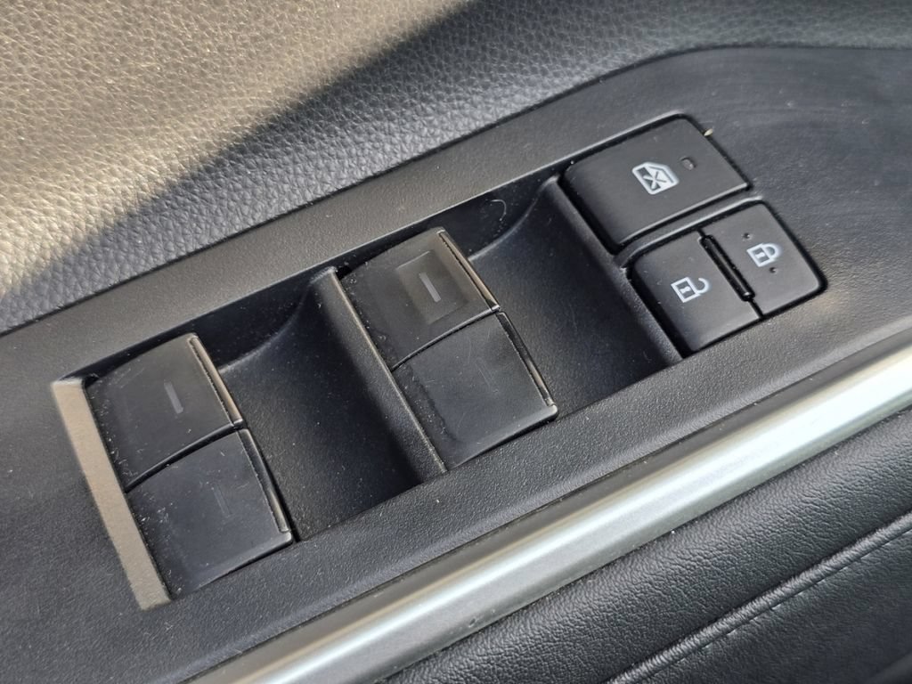 Used 2023 Toyota Highlander LE AWD/4WD image 24