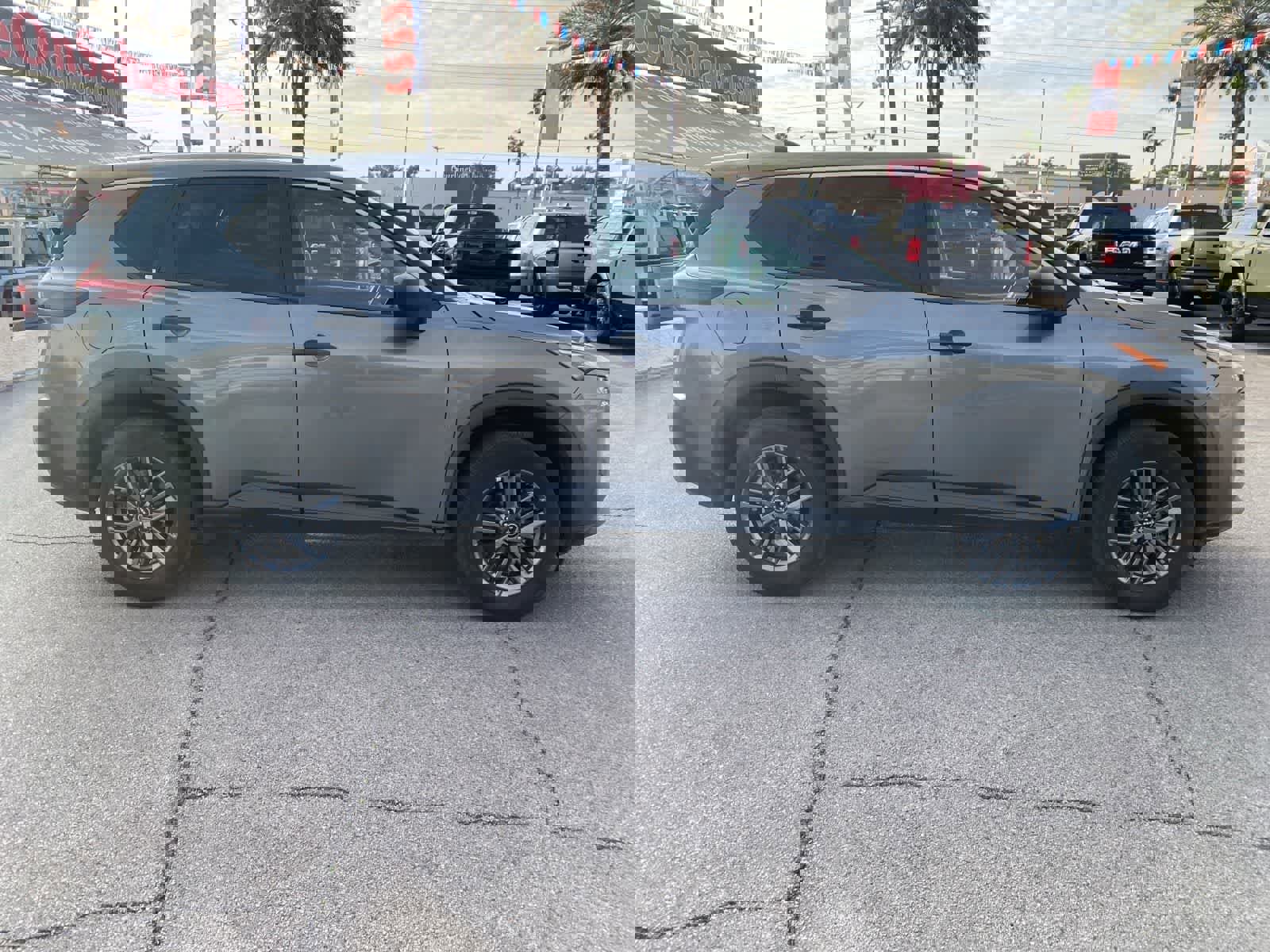 Used 2023 Nissan Rogue S image 5