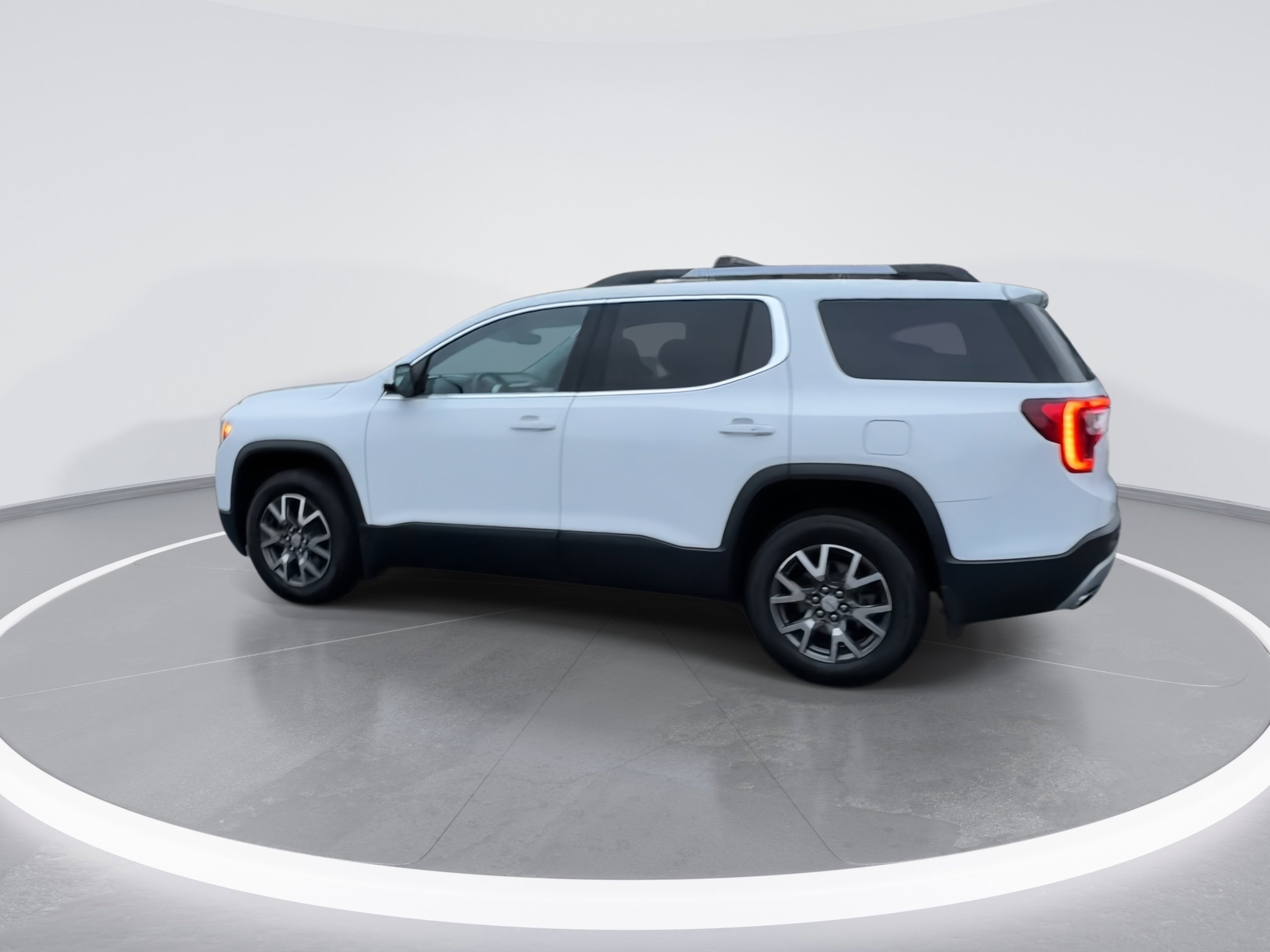 Used 2023 GMC Acadia SLE w/ Driver Convenience Package image 6