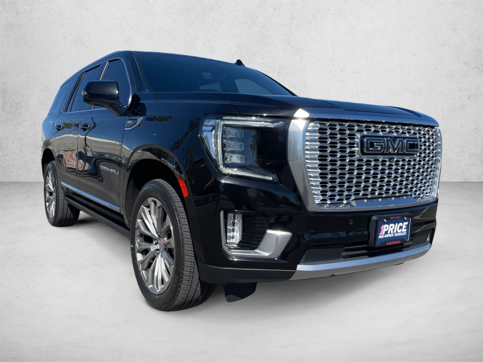 Used 2021 GMC Yukon Denali w/ Denali Premium Package AWD/4WD image 3