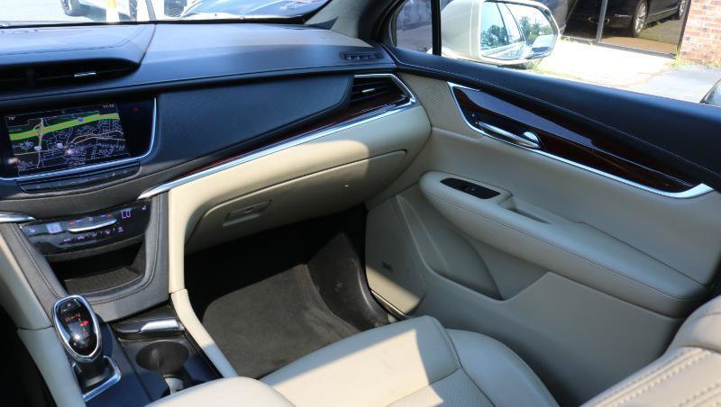Used 2017 Cadillac XT5 Luxury w/ Driver Awareness Package FWD image 19