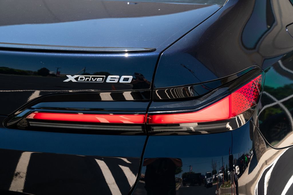 Used 2023 BMW i7 xDrive60 AWD/4WD image 12