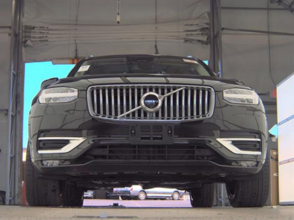 Used 2024 Volvo XC90 B6 Plus w/ Protection Package Premier AWD/4WD image 3