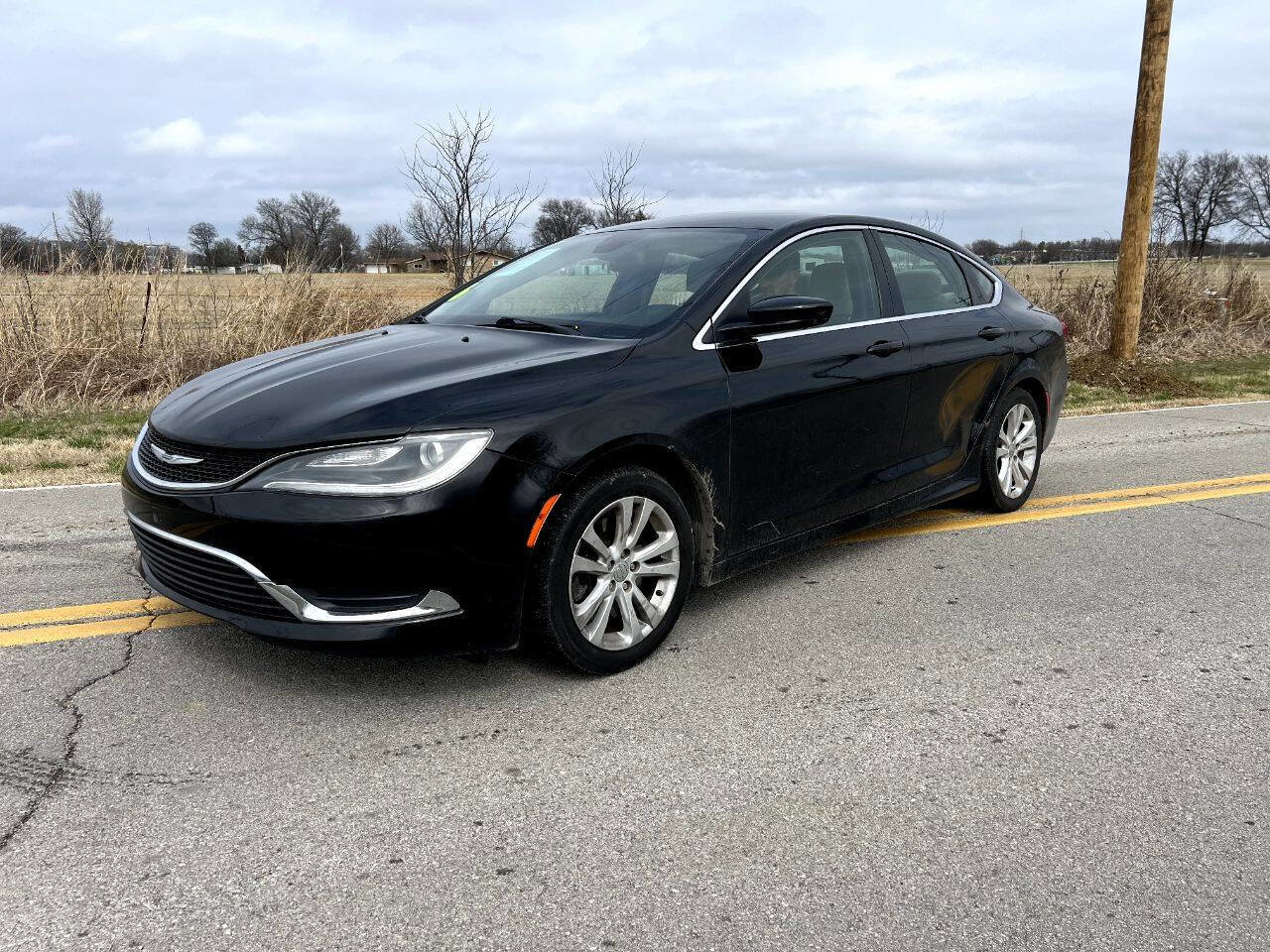 Used 2017 Chrysler 200 Limited Platinum w/ Comfort & Convenience Group image 2