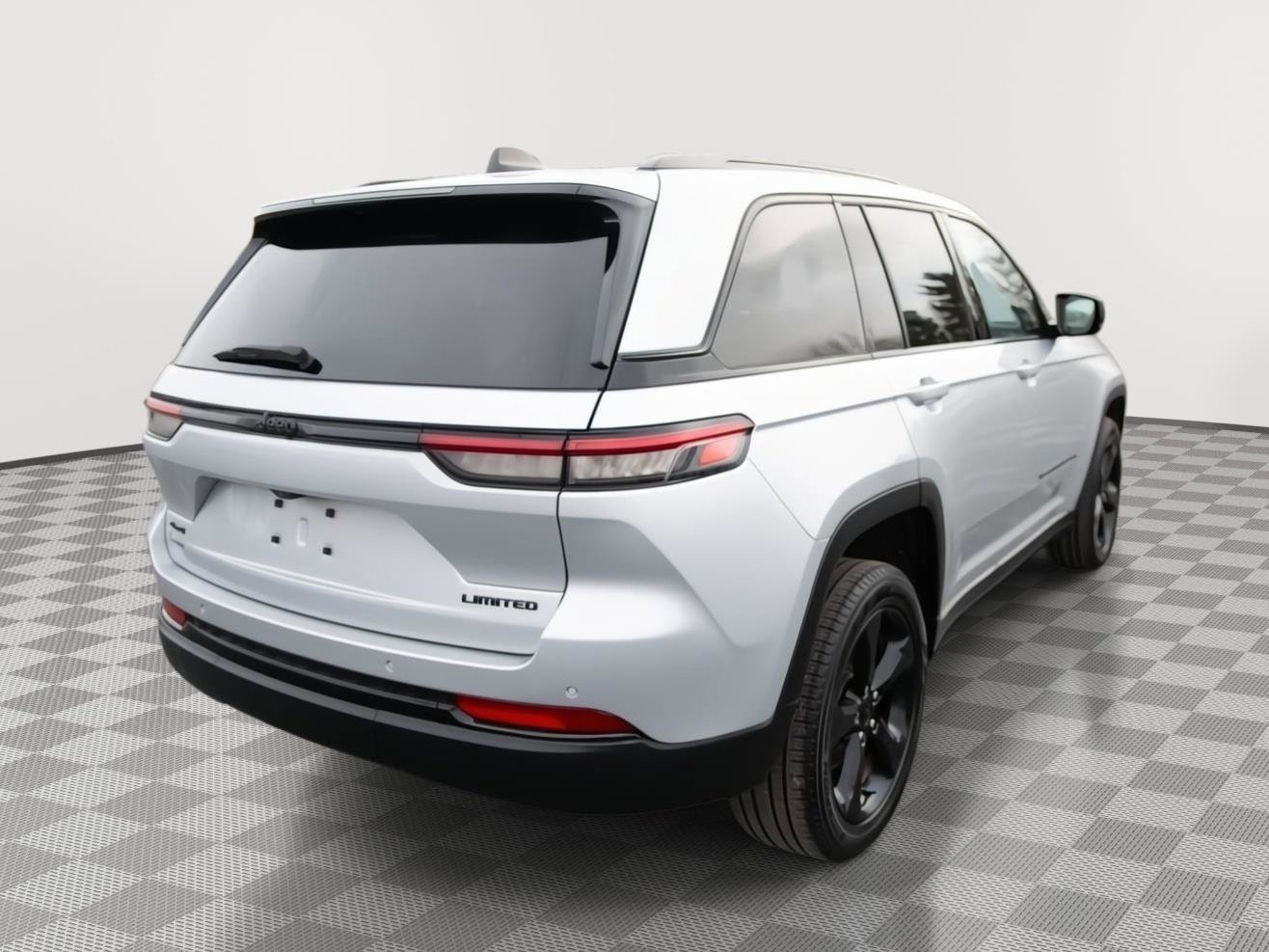 Used 2024 Jeep Grand Cherokee Limited w/ Black Appearance Package image 3