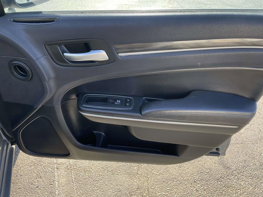 Used 2018 Chrysler 300 Touring w/ Driver Convenience Group image 43