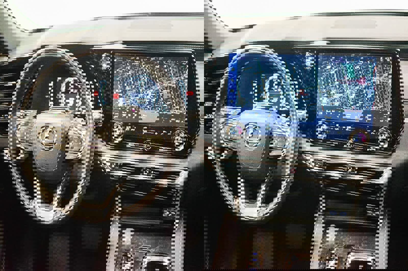 Used 2024 Lexus RX 450h Luxury w/ Convenience Package image 12