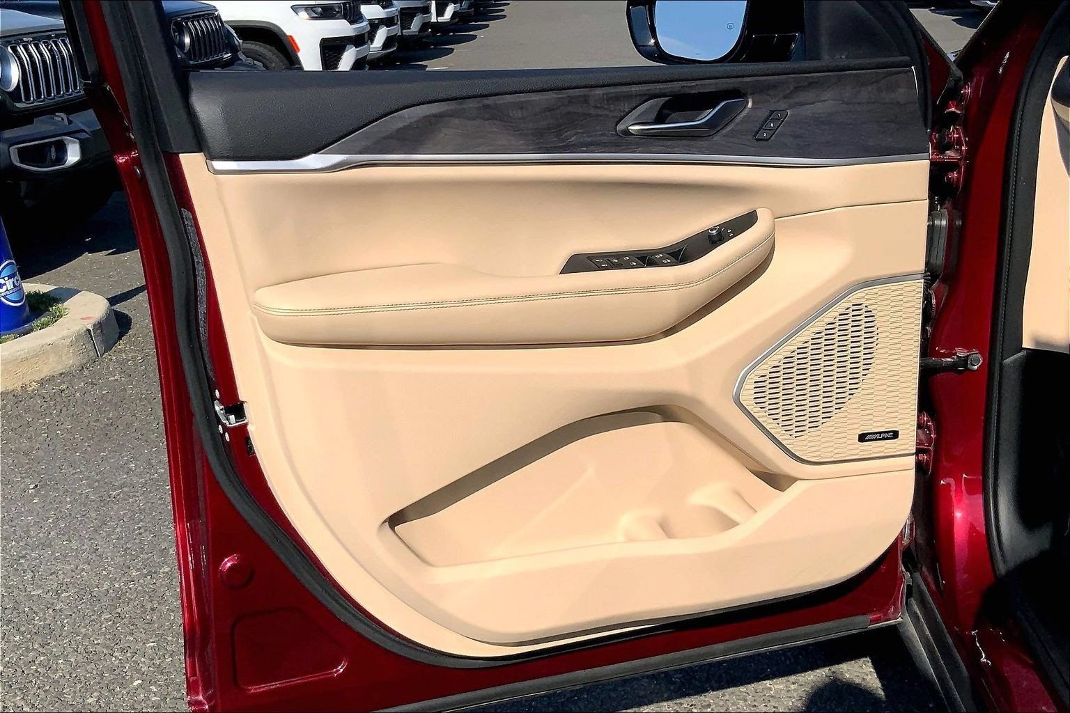 Certified 2023 Jeep Grand Cherokee L Limited w/ Black Appearance Package AWD/4WD image 21