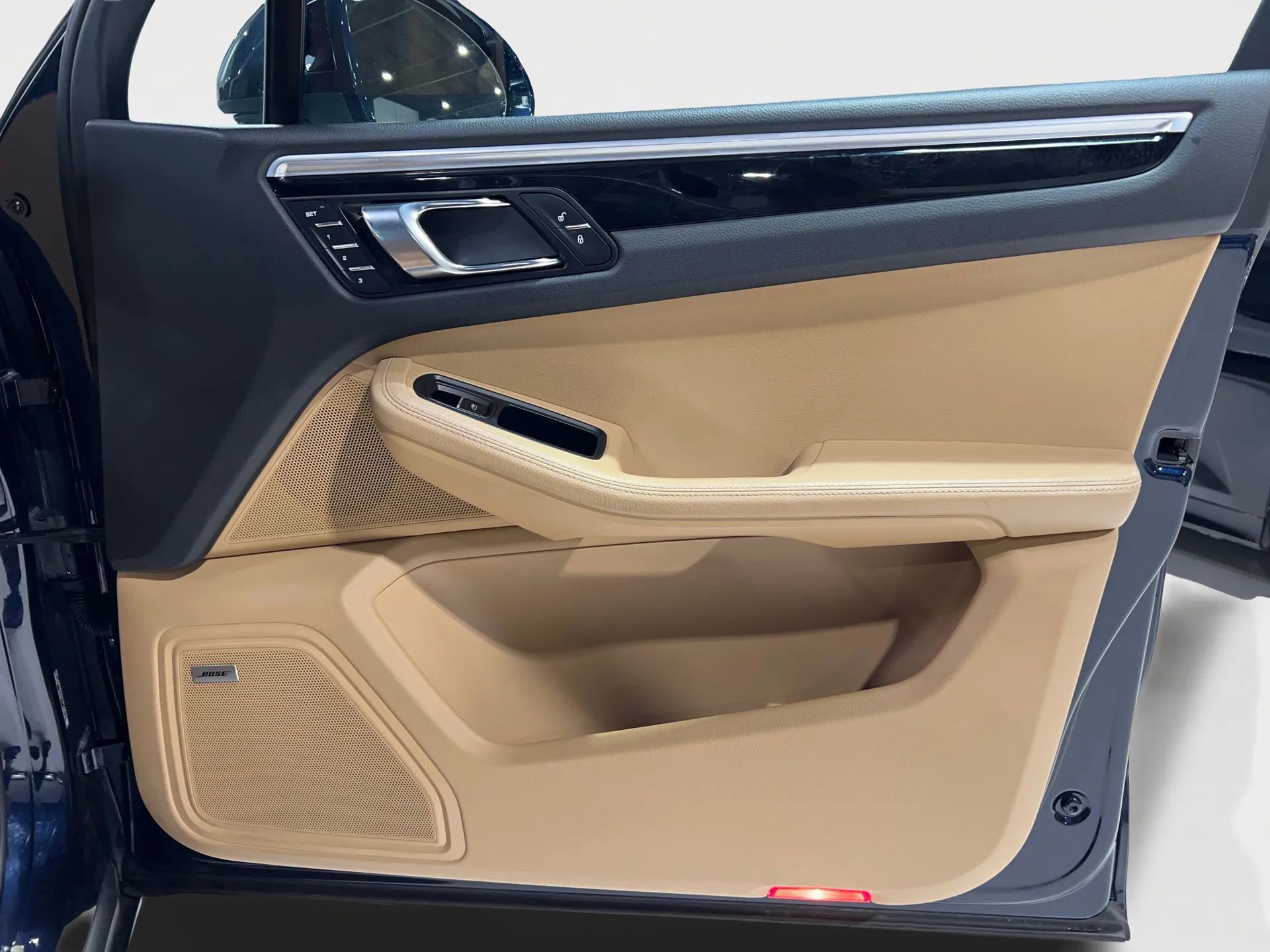 Used 2017 Porsche Macan S image 17