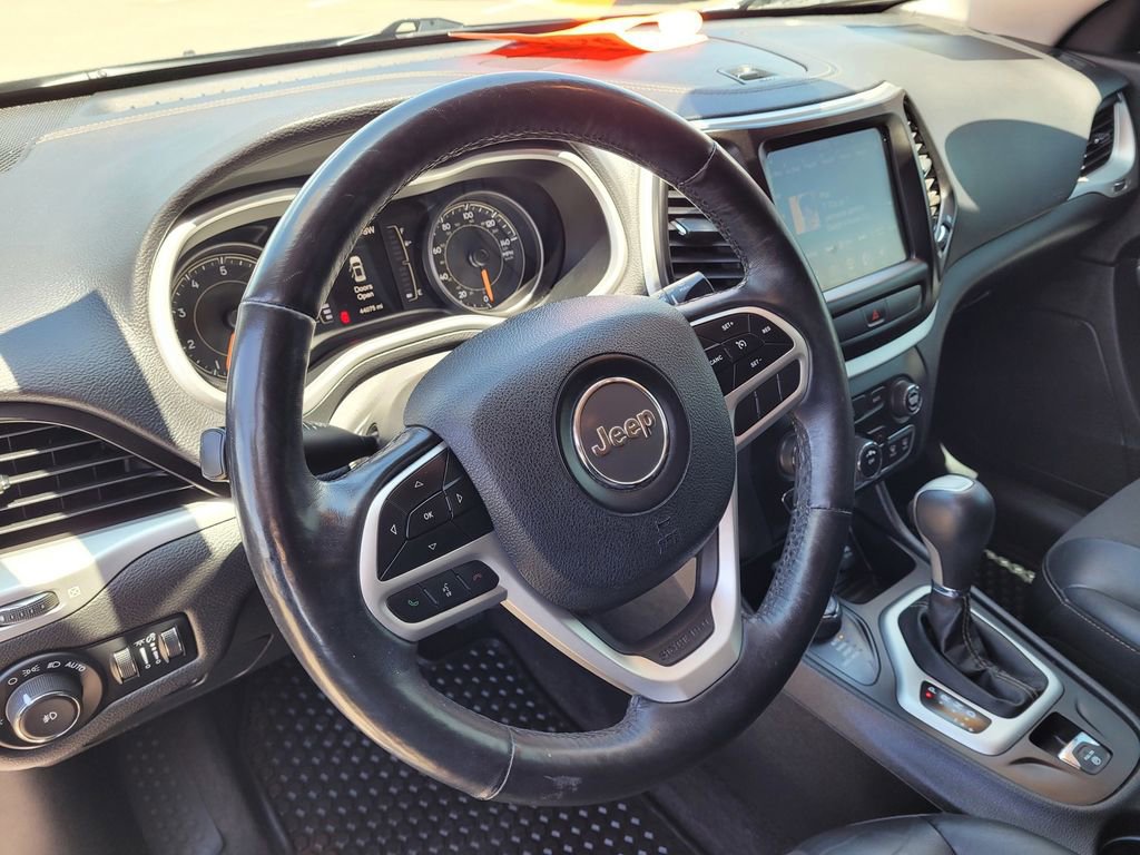 Used 2018 Jeep Cherokee Latitude Plus w/ Cold Weather Group image 13