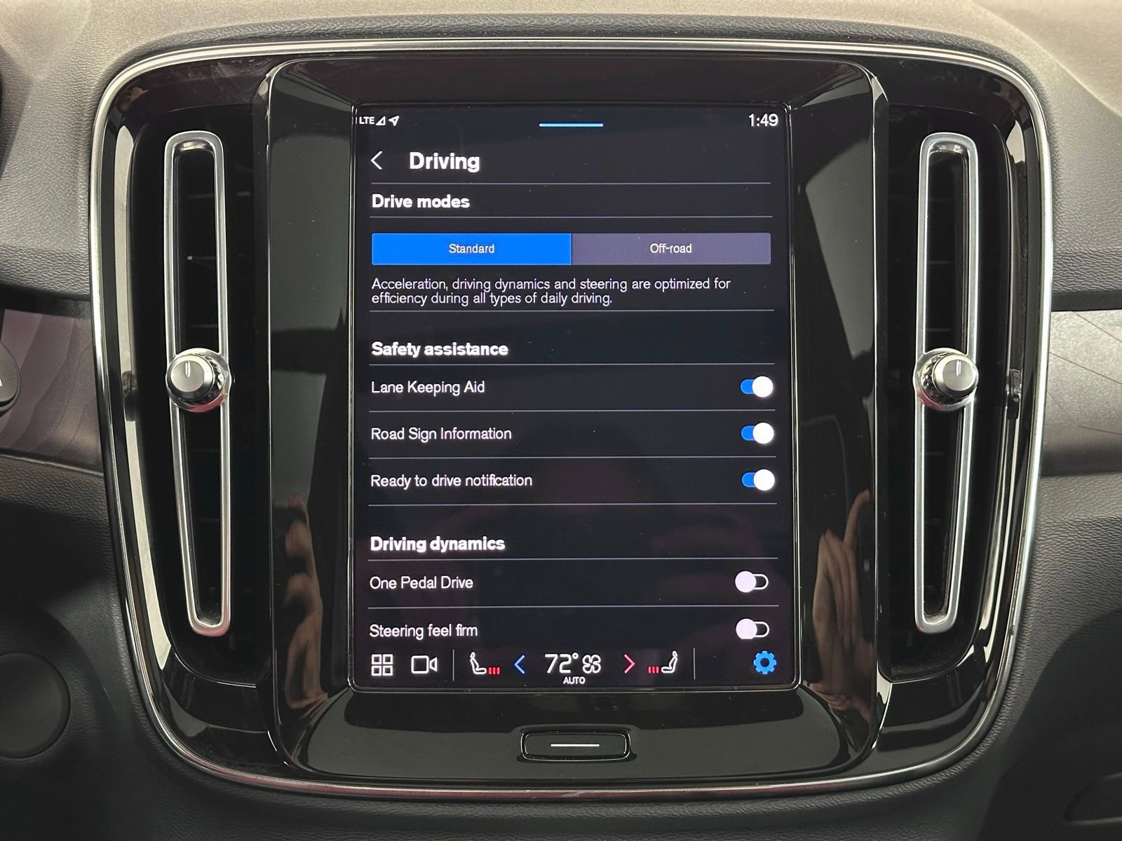 Used 2023 Volvo XC40 Recharge Plus image 36