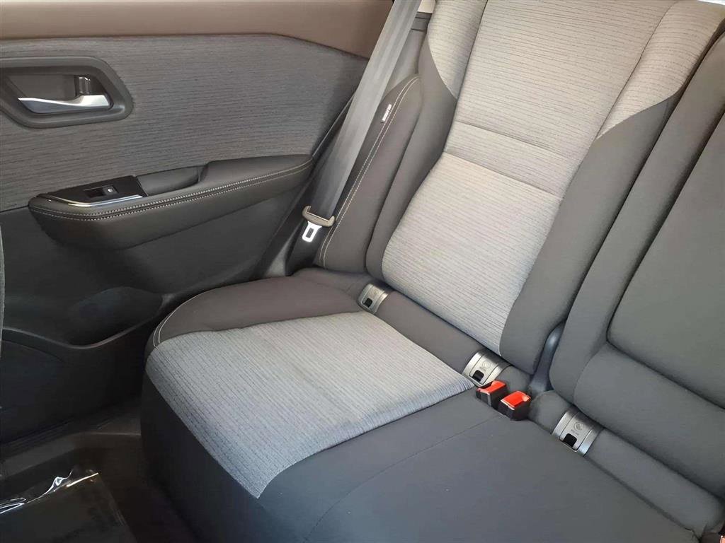 Used 2023 Nissan Rogue SV image 17