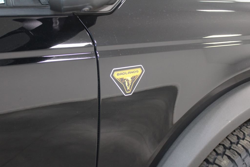 Used 2023 Ford Bronco Badlands image 11