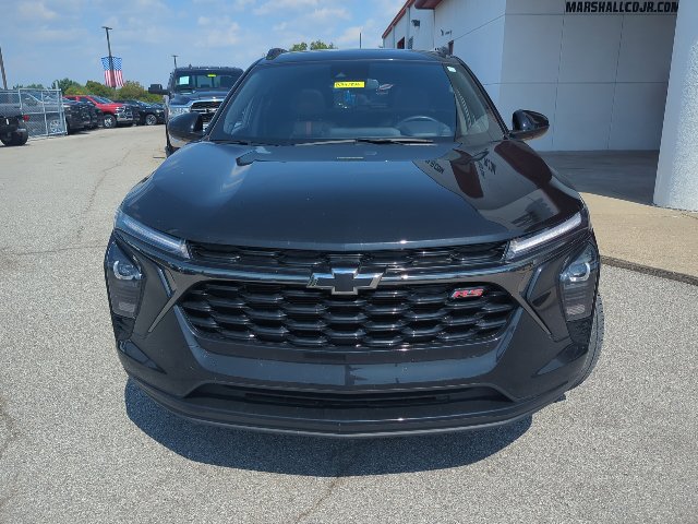 Used 2025 Chevrolet Trax RS w/ Sunroof Package FWD image 4