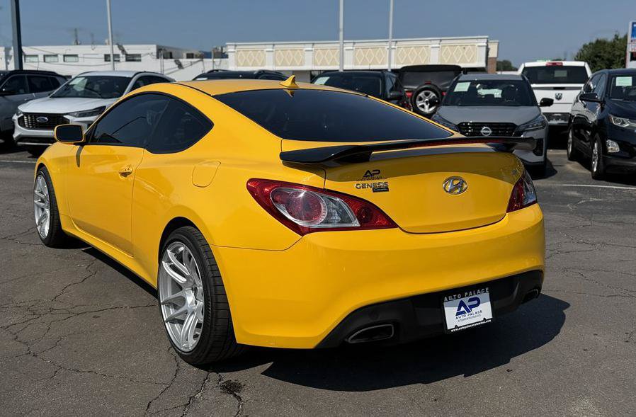 Used 2011 Hyundai Genesis 3.8 RWD image 4