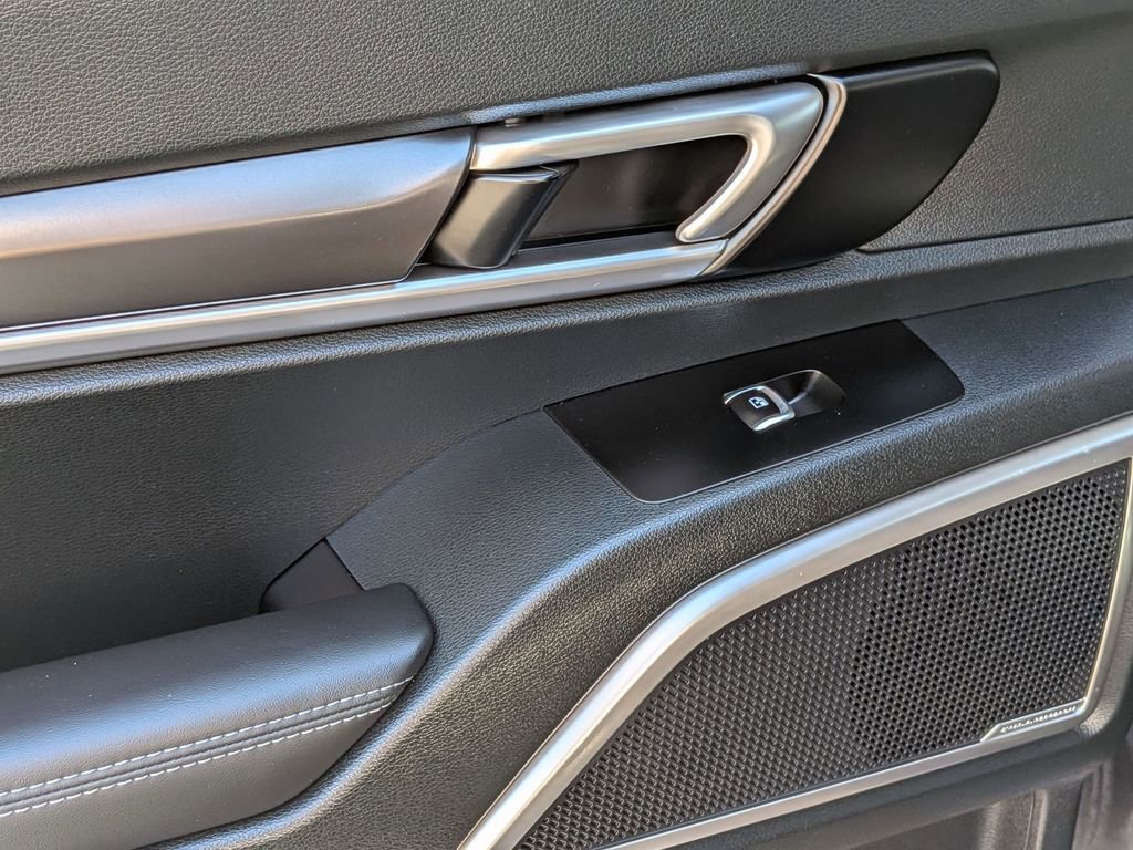 Used 2025 Kia Telluride S image 24