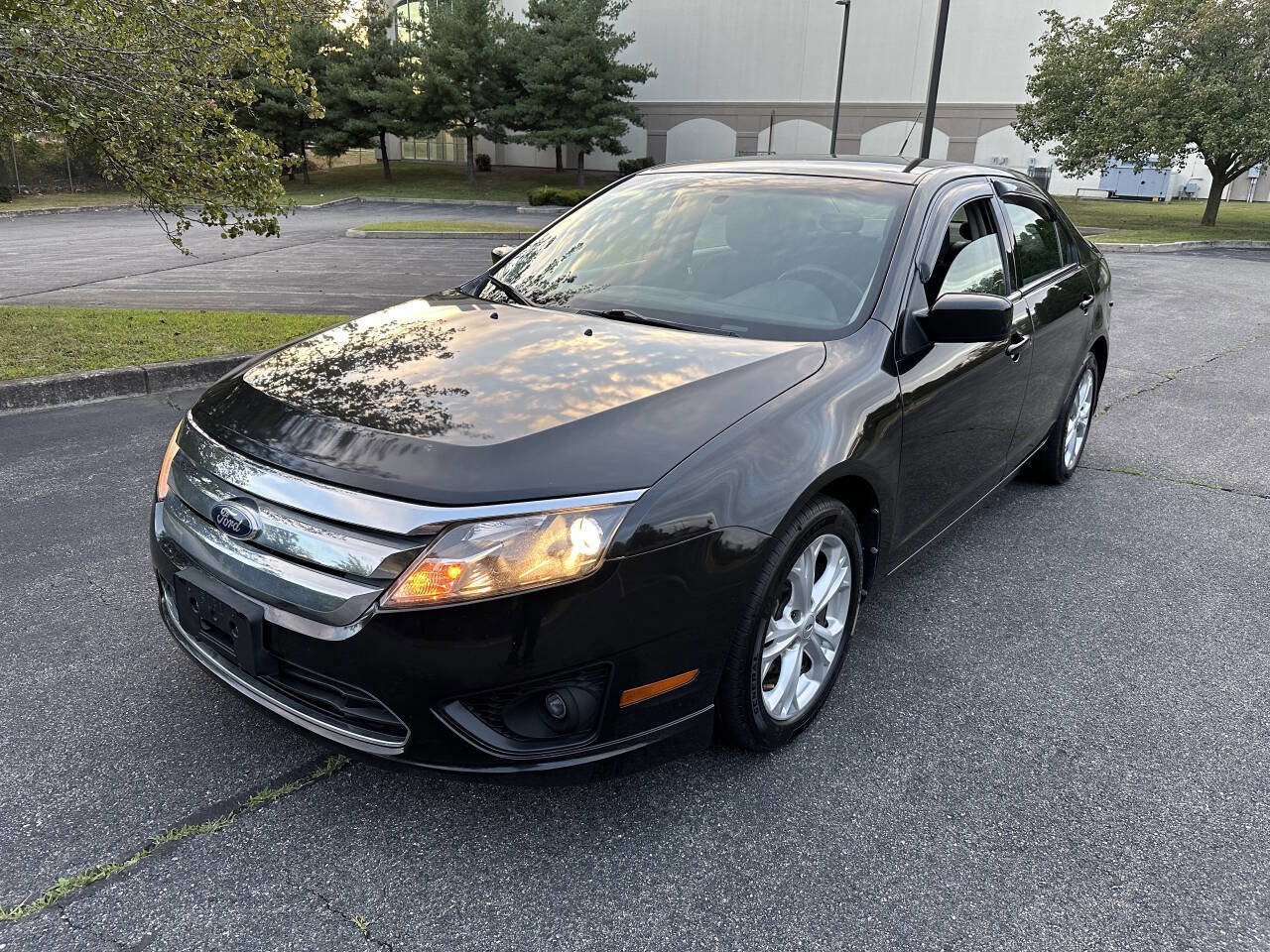 Used 2012 Ford Fusion SE image 2
