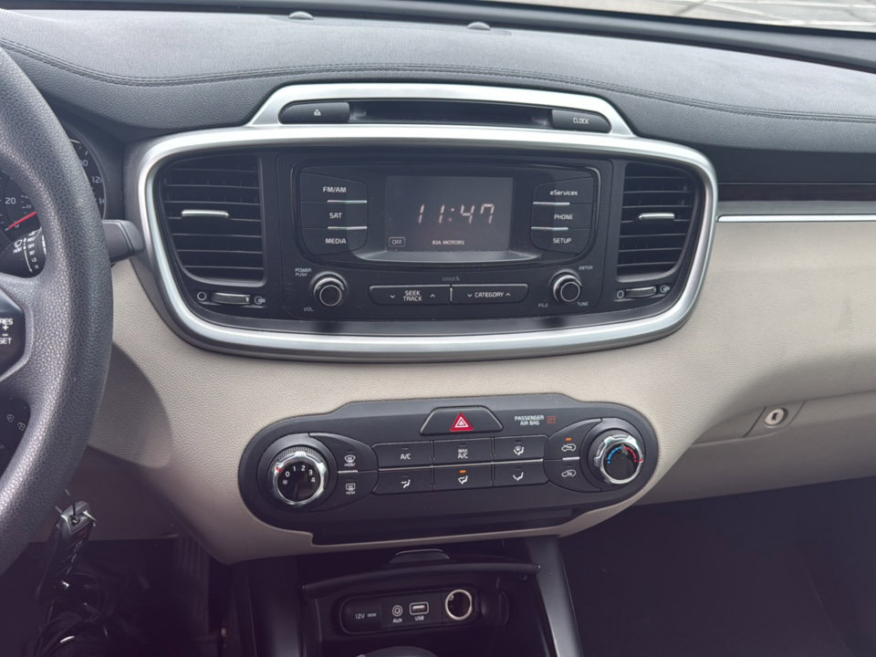 Used 2016 Kia Sorento LX AWD/4WD image 16