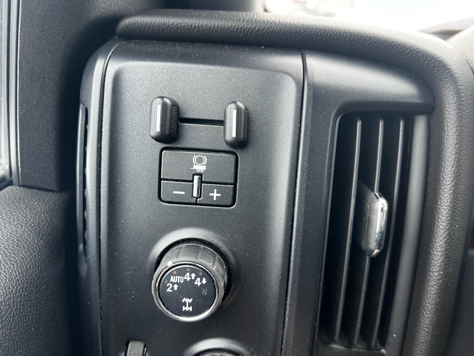 Used 2017 Chevrolet Silverado 1500 Custom image 8