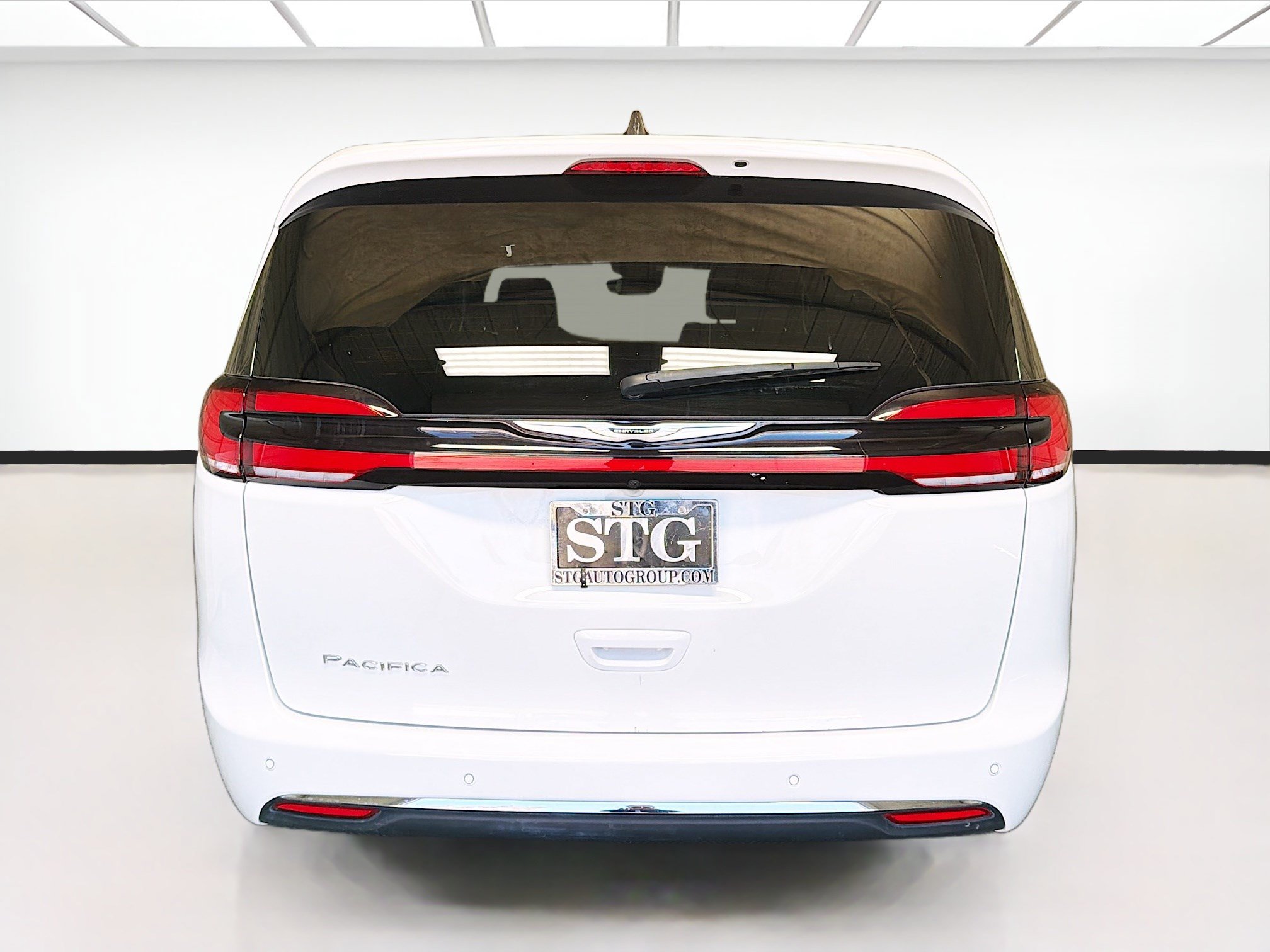 Used 2025 Chrysler Pacifica Select FWD image 5