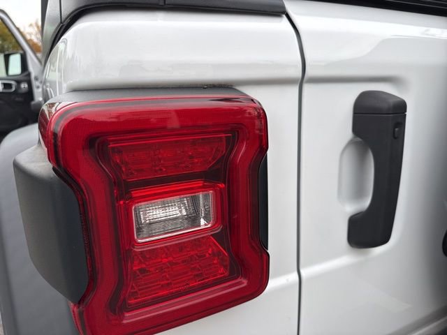 Certified 2022 Jeep Wrangler Unlimited Sport image 38