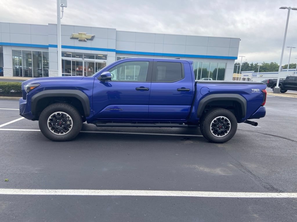 Used 2025 Toyota Tacoma TRD Off-Road w/ TRD Off Road Upgrade Package AWD/4WD image 2