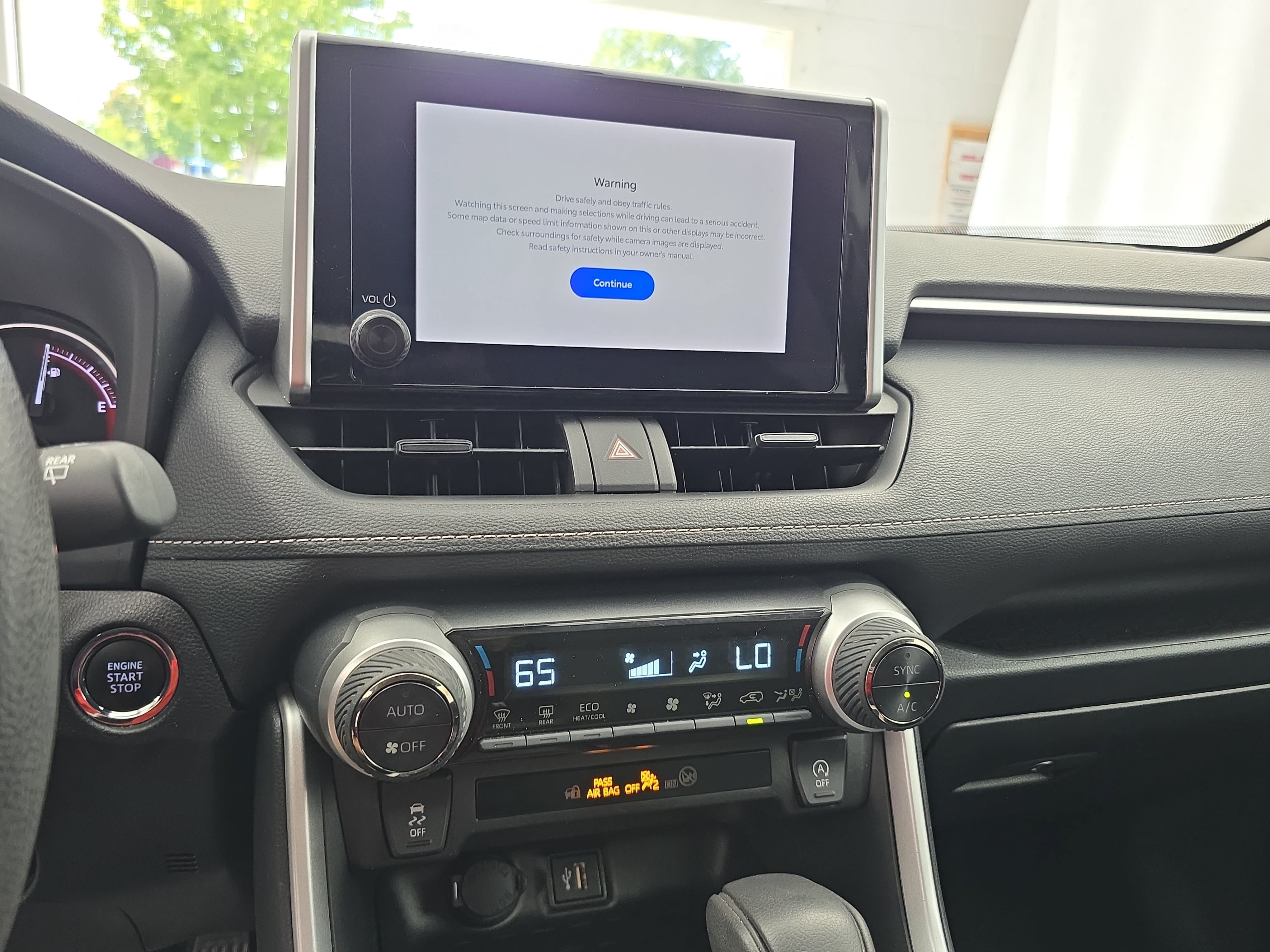 Used 2025 Toyota RAV4 XLE FWD image 19