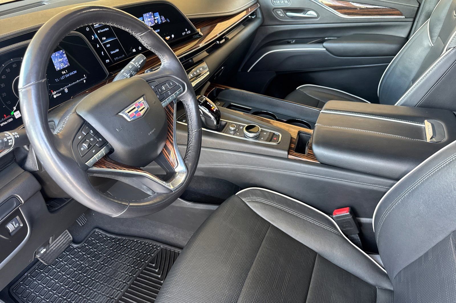Certified 2021 Cadillac Escalade Premium Luxury w/ LPO, Radiant Package AWD/4WD image 10