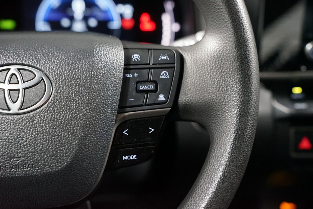 Used 2025 Toyota Camry LE image 13