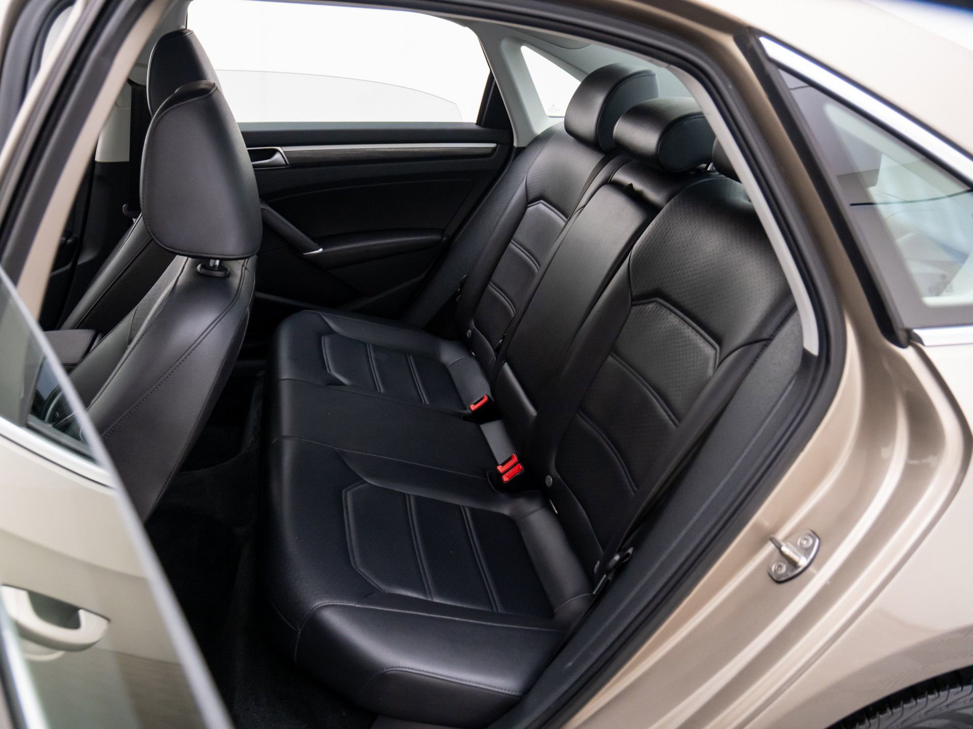 Used 2016 Volkswagen Passat 1.8T SE image 16