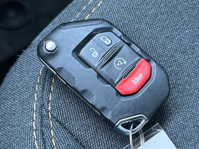 Used 2024 Jeep Wrangler Unlimited Sahara image 32